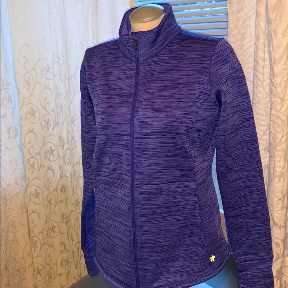 Tek gear, this little jacket has zipper cover@neck